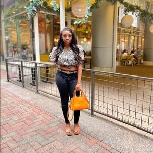 Crop top cheetah print blouse